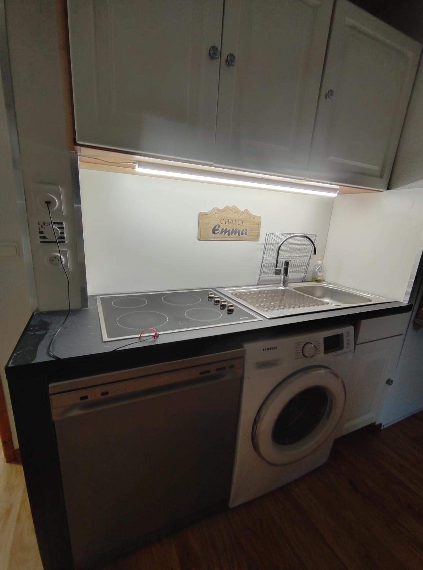 Emma Equipe Et Refait A Neuf Dans 3 Etoiles Apartment *